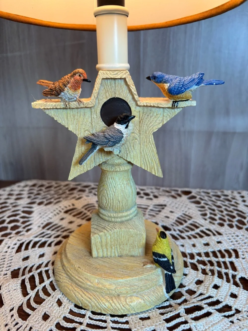 Bird-Themed Star Accent Table Lamp in Cream and Blue